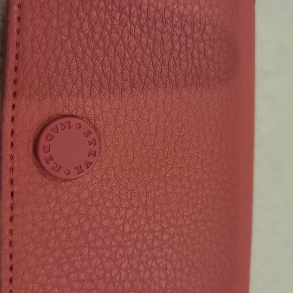 Steve Madden pink card holder - Picture 2 of 2